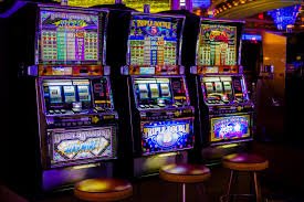 Tampilan meja blackjack live di bolang 588 dengan dealer dan pemain lain